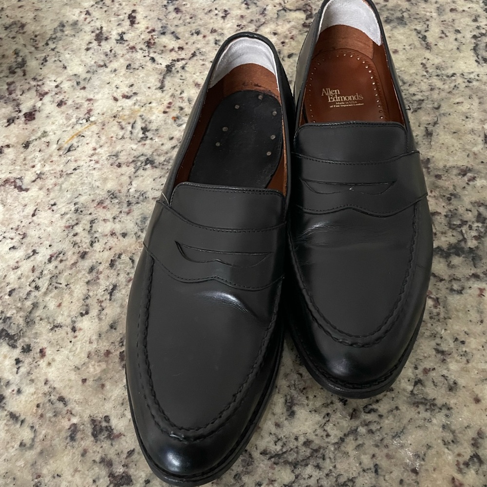 Allen Edmonds Black Leather Loafers Classic Slip-On Design